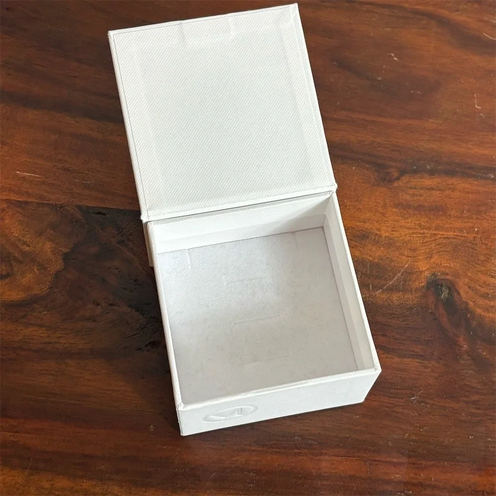 Mejuri Jewelry‎ Gift Box White Empty Packaging Hinged Lid Embossed Logo